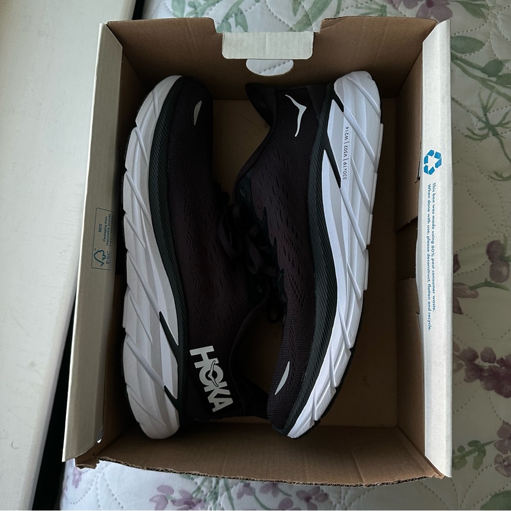 HOKA Clifton 8